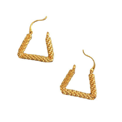Charming Gold Earring for Any Occasion