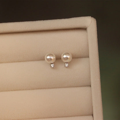 Beautiful Pearl Earring with Unique Style