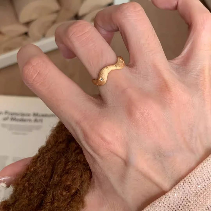 Classic Gold Ring with Timeless Appeal