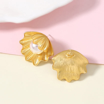 Beautiful Pearl Earring with Unique Style
