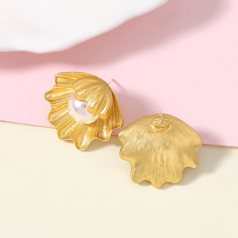 Beautiful Pearl Earring with Unique Style