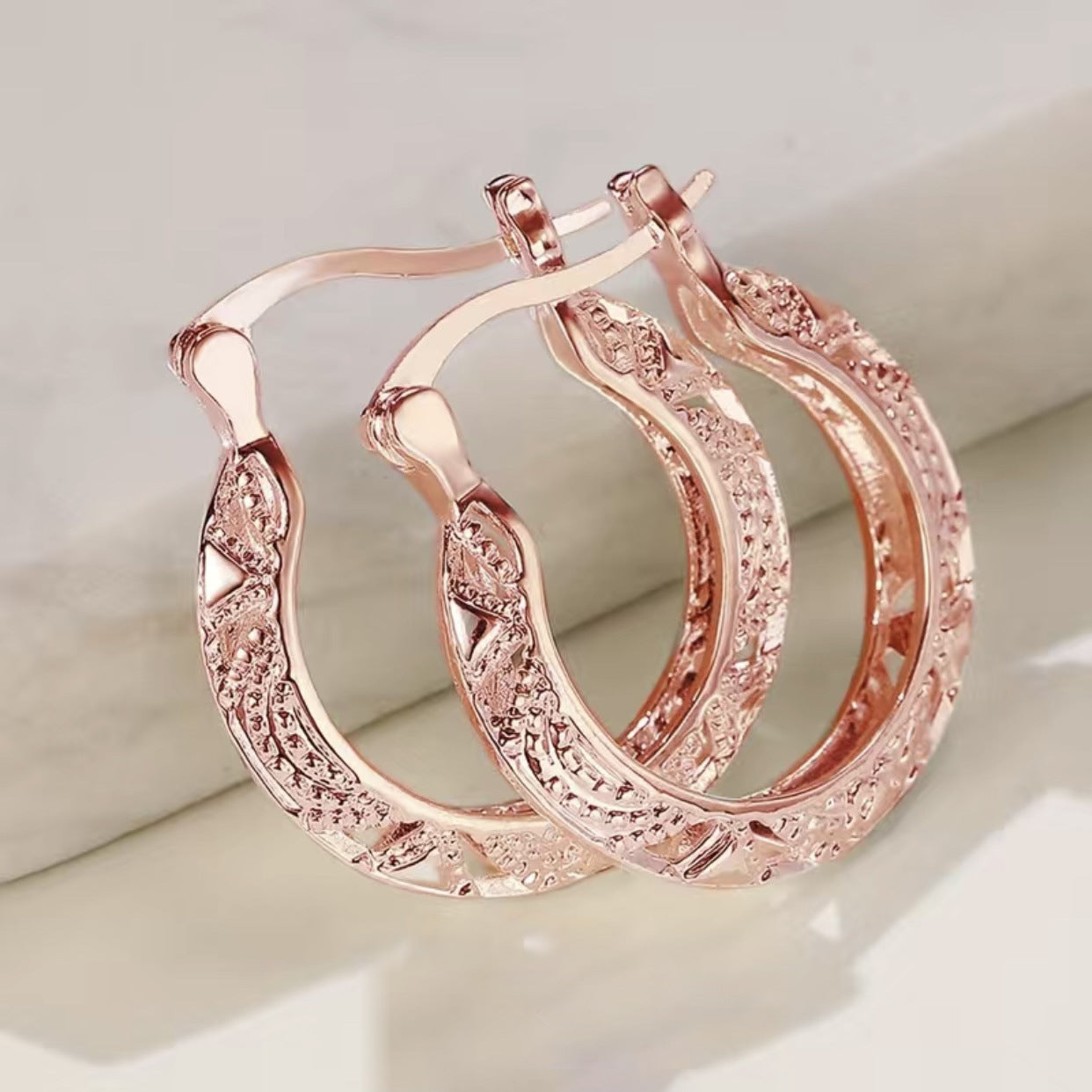 Charming Gold Earring for Any Occasion