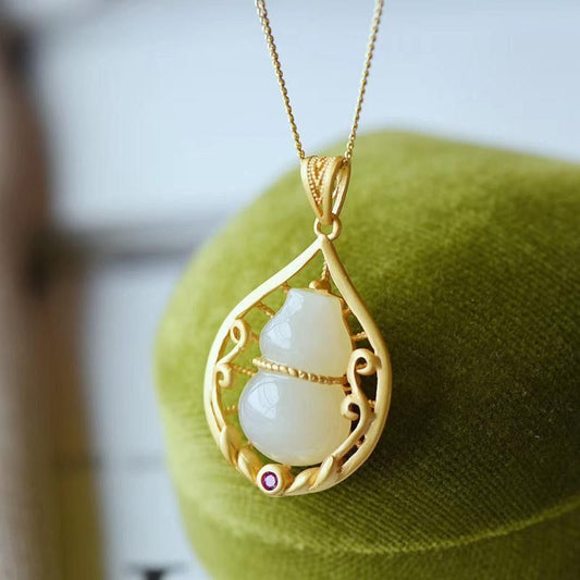 Classic Gold Necklace with Timeless Appeal
