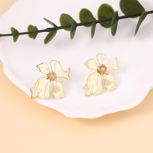Classic Earring with Timeless Appeal