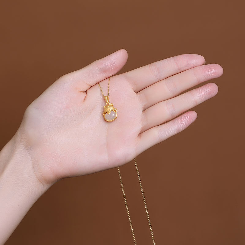 Beautiful Gold Necklace with Unique Style