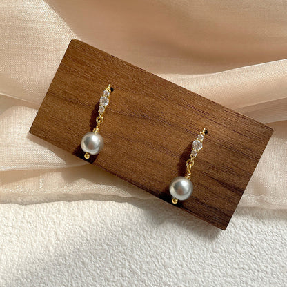 Beautiful Pearl Earring with Unique Style