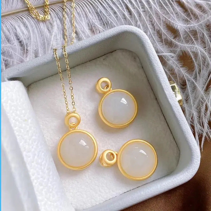 Beautiful Gold Necklace with Unique Style