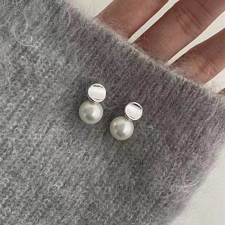 Stunning Pearl Earring for Daily Wear