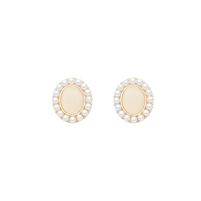 Charming Pearl Earring for Any Occasion