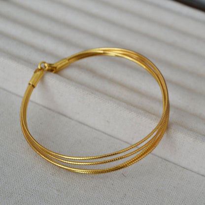 Romantic Gold Bracelet for Special Moments