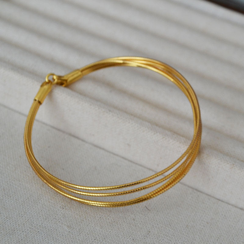 Romantic Gold Bracelet for Special Moments