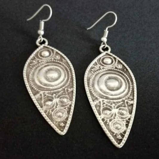 Romantic Silver Earring for Special Moments