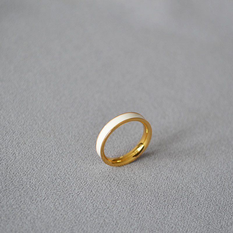 Classic Gold Ring with Timeless Appeal