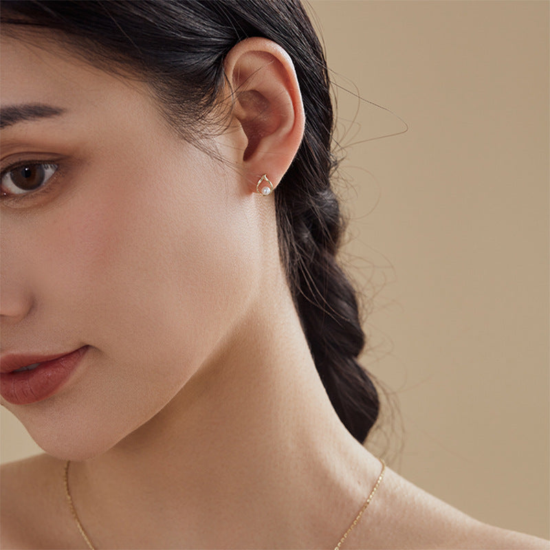 Charming Pearl Earring for Any Occasion