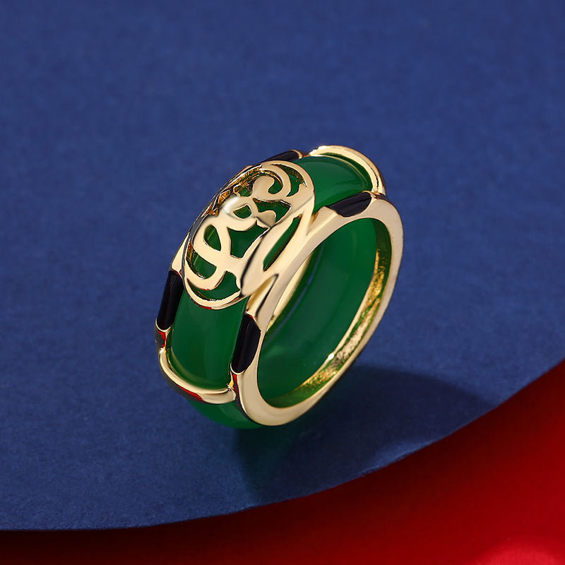 Classic Gold Pendant with Timeless Appeal