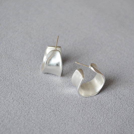 Romantic Gold Earring for Special Moments