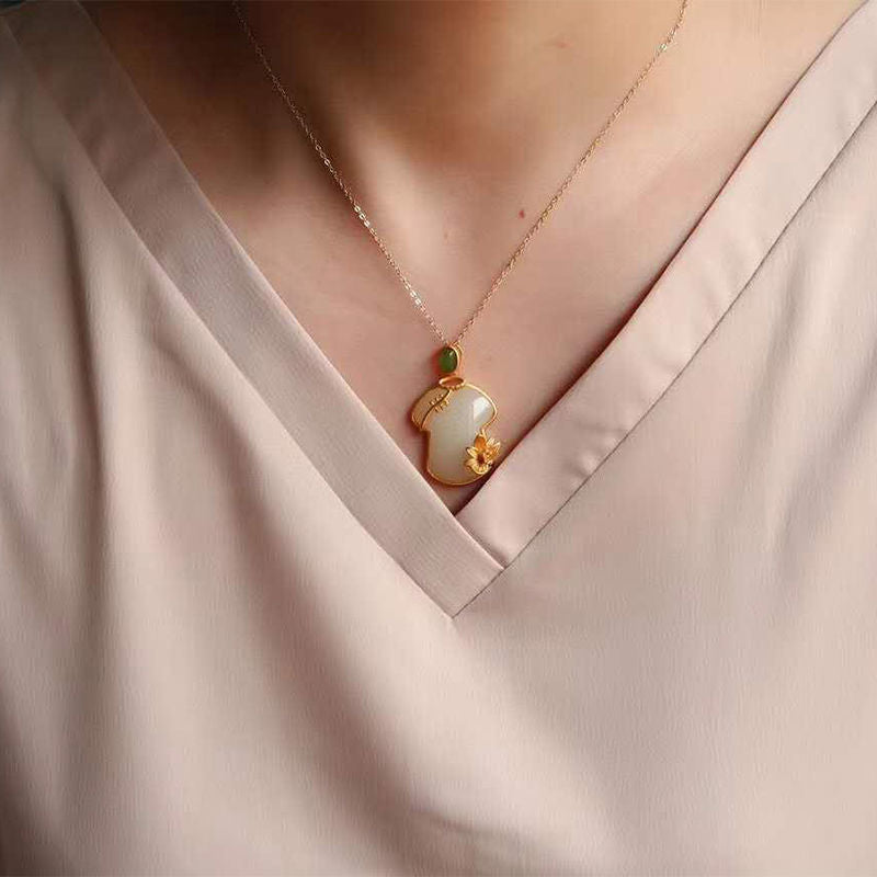 Beautiful Gold Necklace with Unique Style
