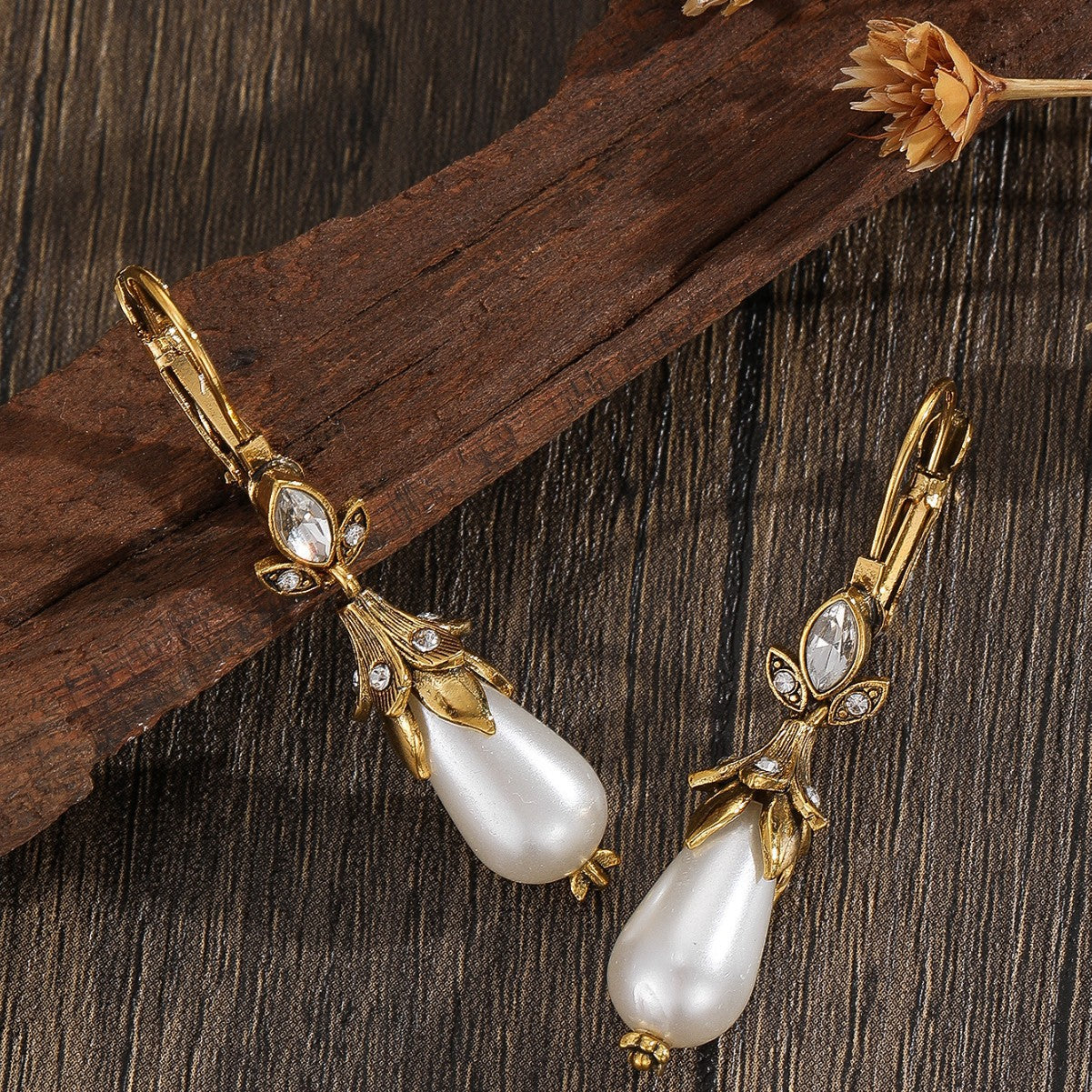 Beautiful Pearl Earring with Unique Style