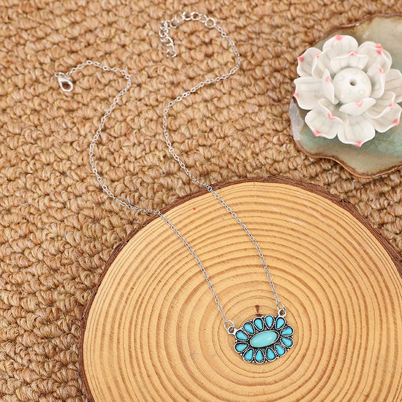 Romantic Silver Necklace for Special Moments