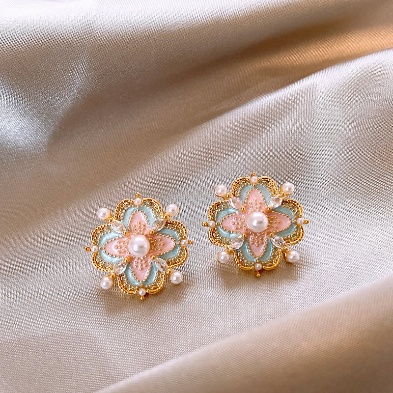 Beautiful Pearl Earring with Unique Style