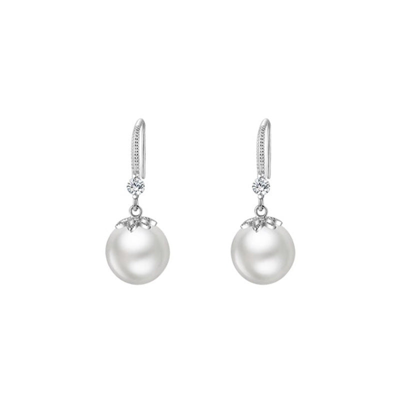 Classic Pearl Earring with Timeless Appeal