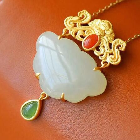 Classic Silver Pendant with Timeless Appeal