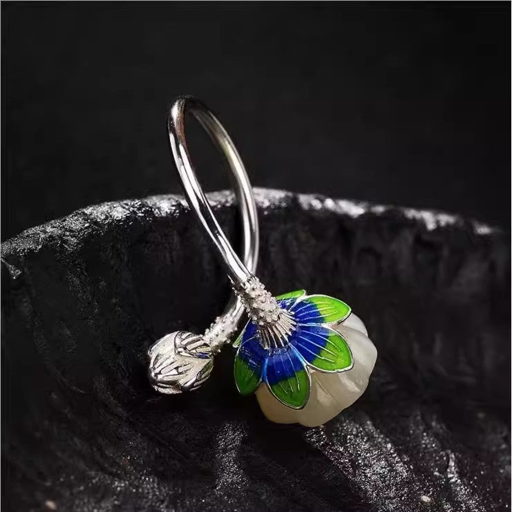 Classic Silver Ring with Timeless Appeal