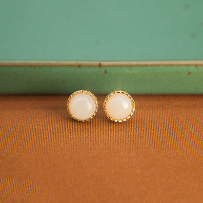 Classic Gold Earring with Timeless Appeal