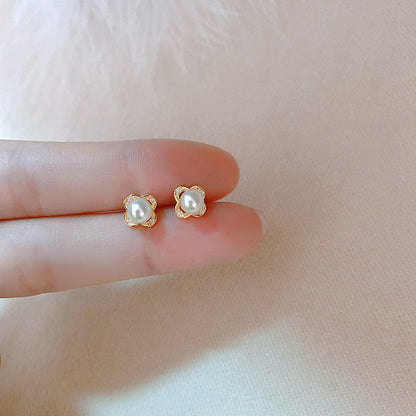 Beautiful Pearl Earring with Unique Style