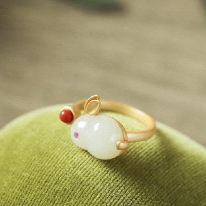 Classic Silver Ring with Timeless Appeal
