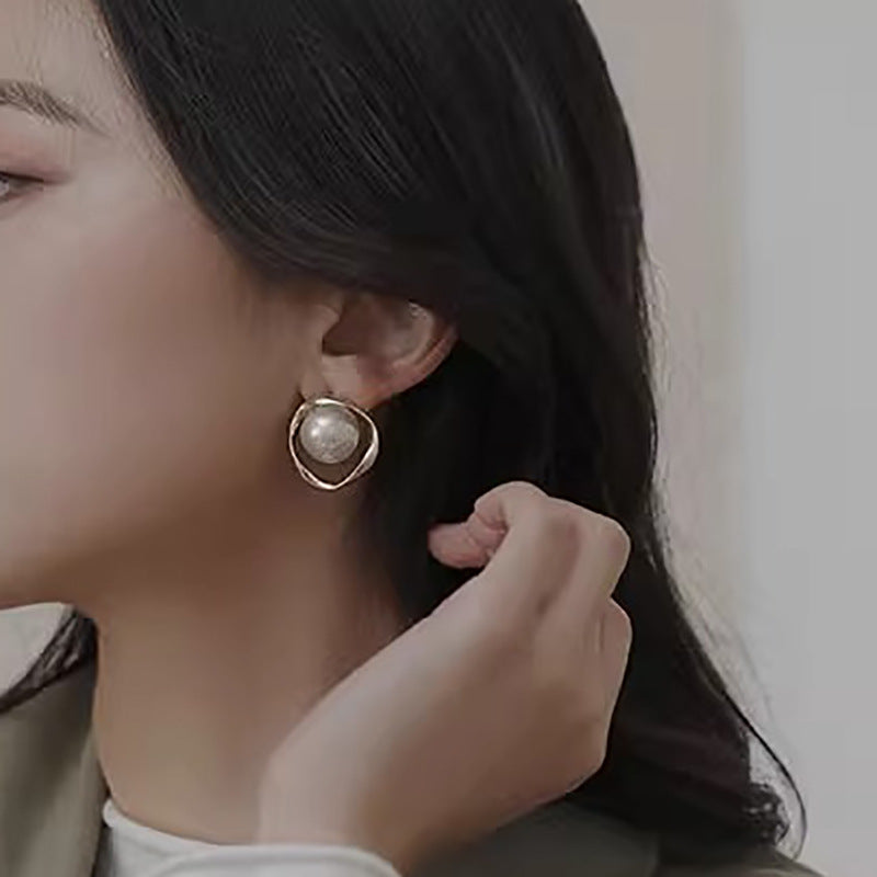 Romantic Pearl Earring for Special Moments