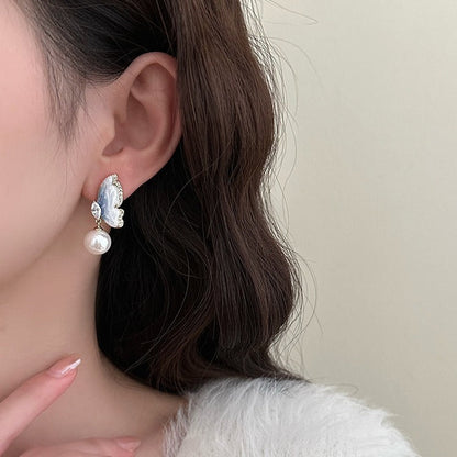Beautiful Pearl Earring with Unique Style