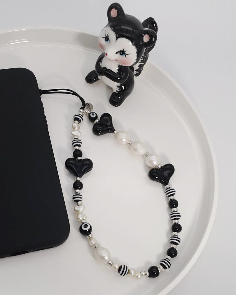 Classic Pearl Piece with Timeless Appeal