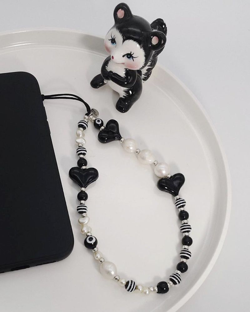 Classic Pearl Piece with Timeless Appeal