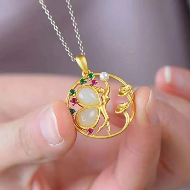 Beautiful Gold Pendant with Unique Style