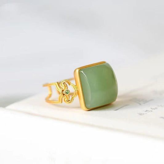 Classic Silver Ring with Timeless Appeal