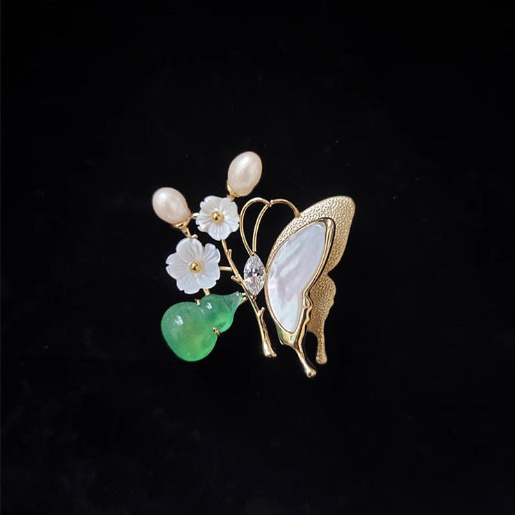 Classic Pearl Piece with Timeless Appeal