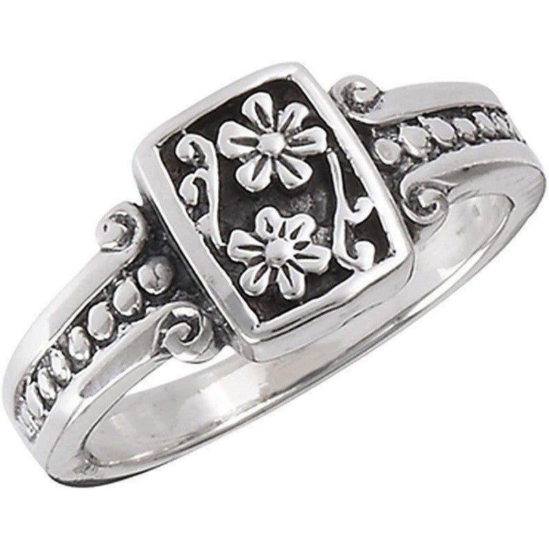 Stunning Silver Ring for Daily Wear