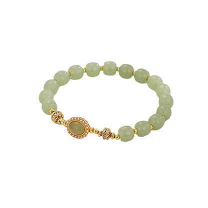 Classic Silver Bracelet with Timeless Appeal