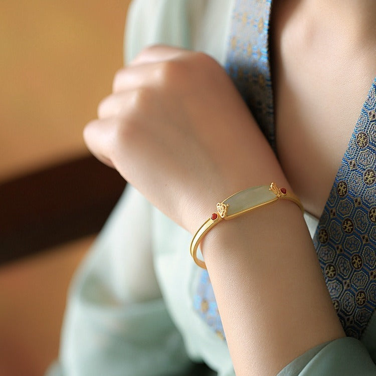 Stunning Gold Bracelet for Daily Wear