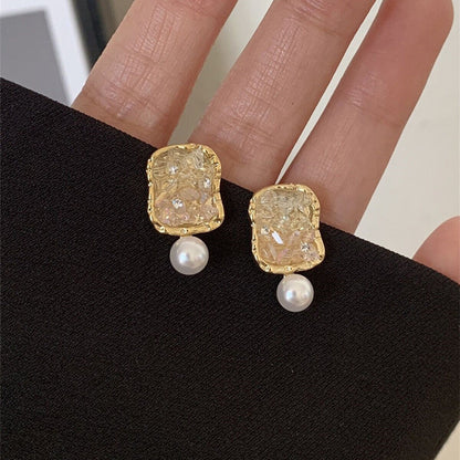 Beautiful Pearl Earring with Unique Style