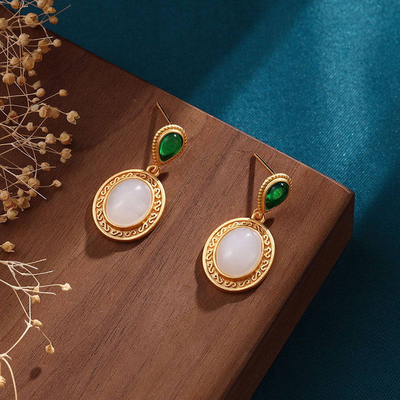 Classic Gold Earring with Timeless Appeal