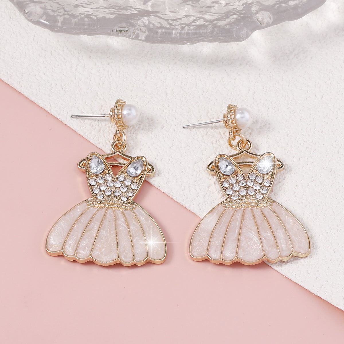 Classic Pearl Earring with Timeless Appeal