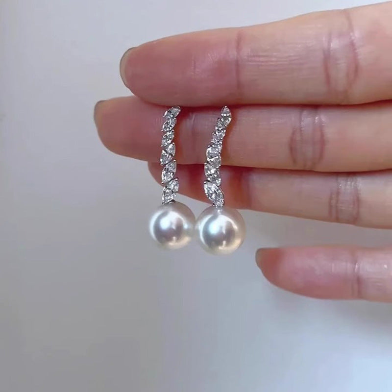 Classic Pearl Earring with Timeless Appeal