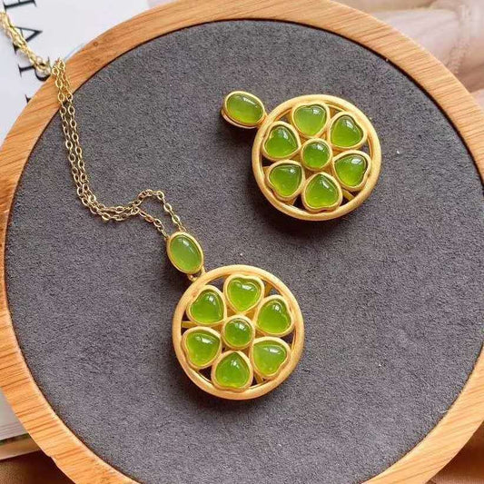 Romantic Gold Necklace for Special Moments