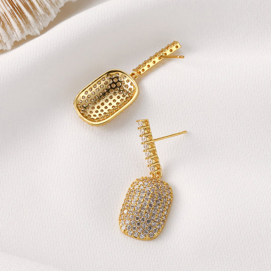Charming Gold Earring for Any Occasion