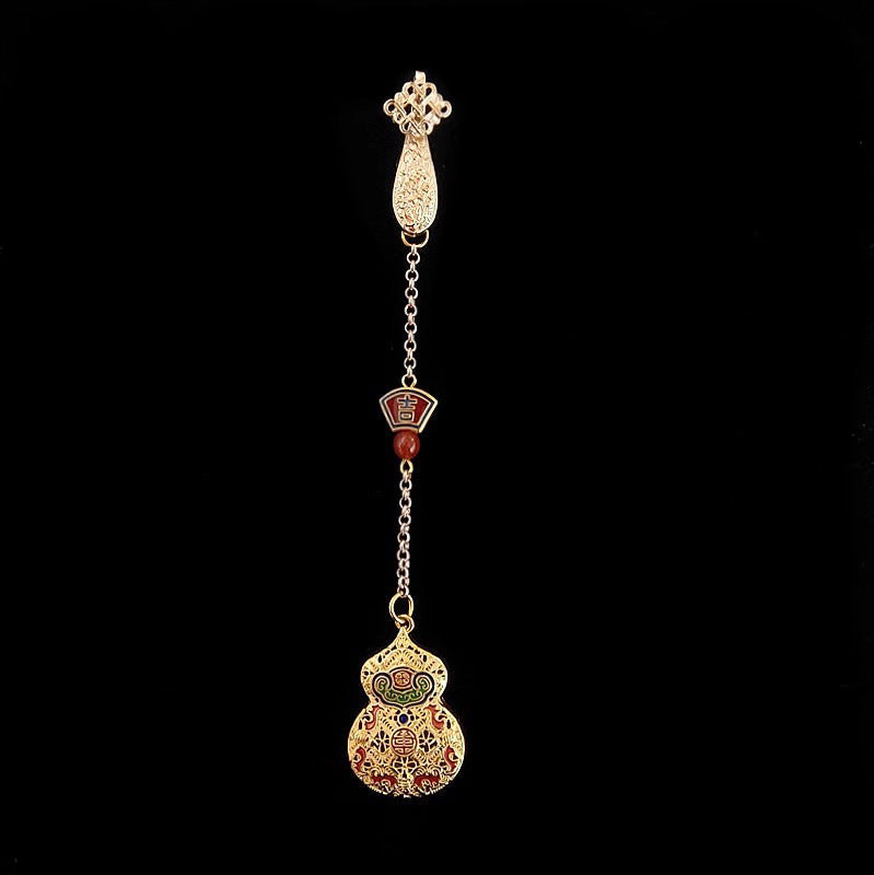Classic Pendant with Timeless Appeal
