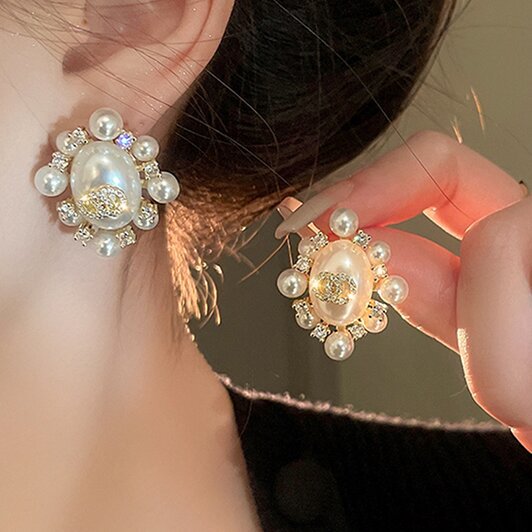 Romantic Pearl Earring for Special Moments