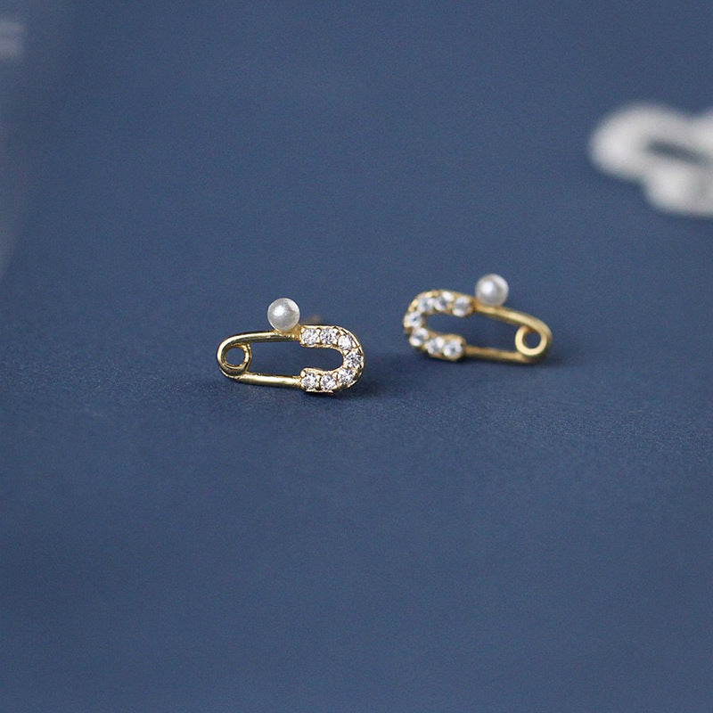 Classic Pearl Earring with Timeless Appeal
