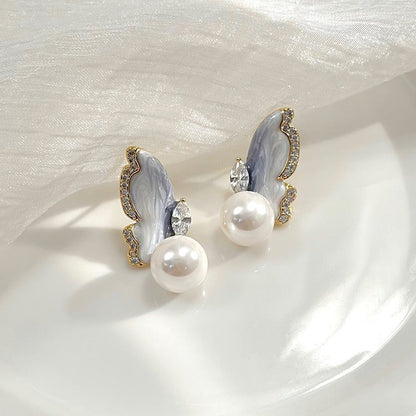 Beautiful Pearl Earring with Unique Style